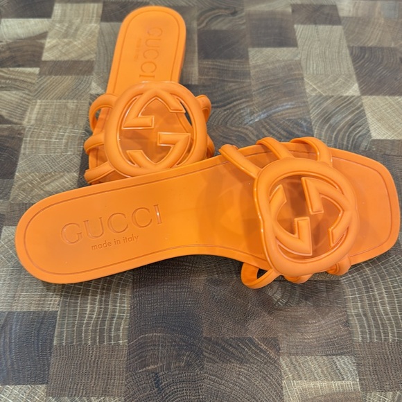 Gucci Bold Orange Logo Rubber Slides - Picture 2 of 7